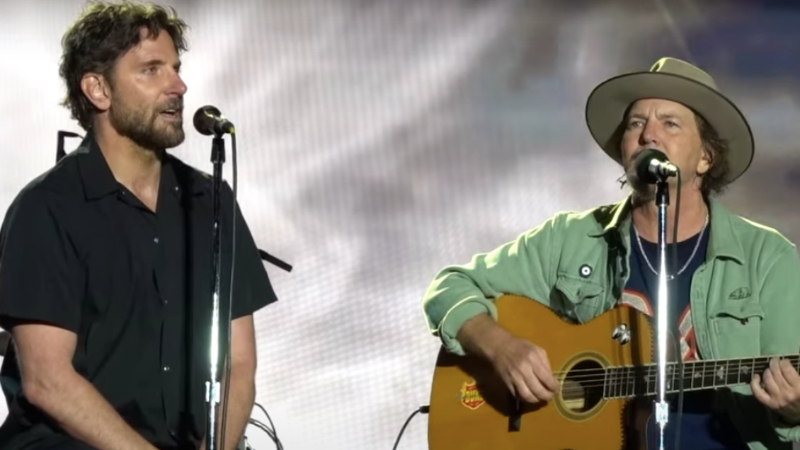 Bradley Cooper y Pearl Jam unieron fuerzas e interpretaron tema de 