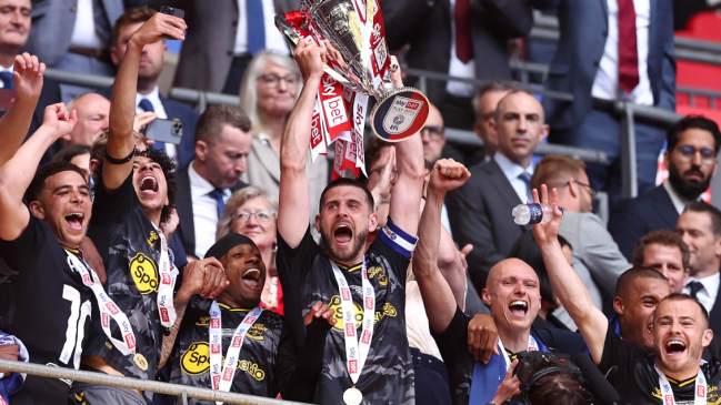 Southampton selló su regreso a la Premier con apretado triunfo sobre Leeds