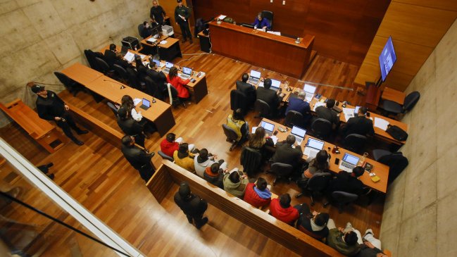 Cinco de los 12 carabineros acusados de extorsión en Meiggs quedaron en prisión