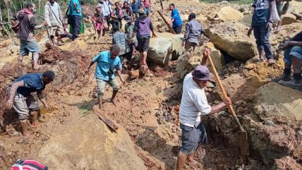   Papúa busca supervivientes del alud: Estiman más de 2.000 personas enterradas 