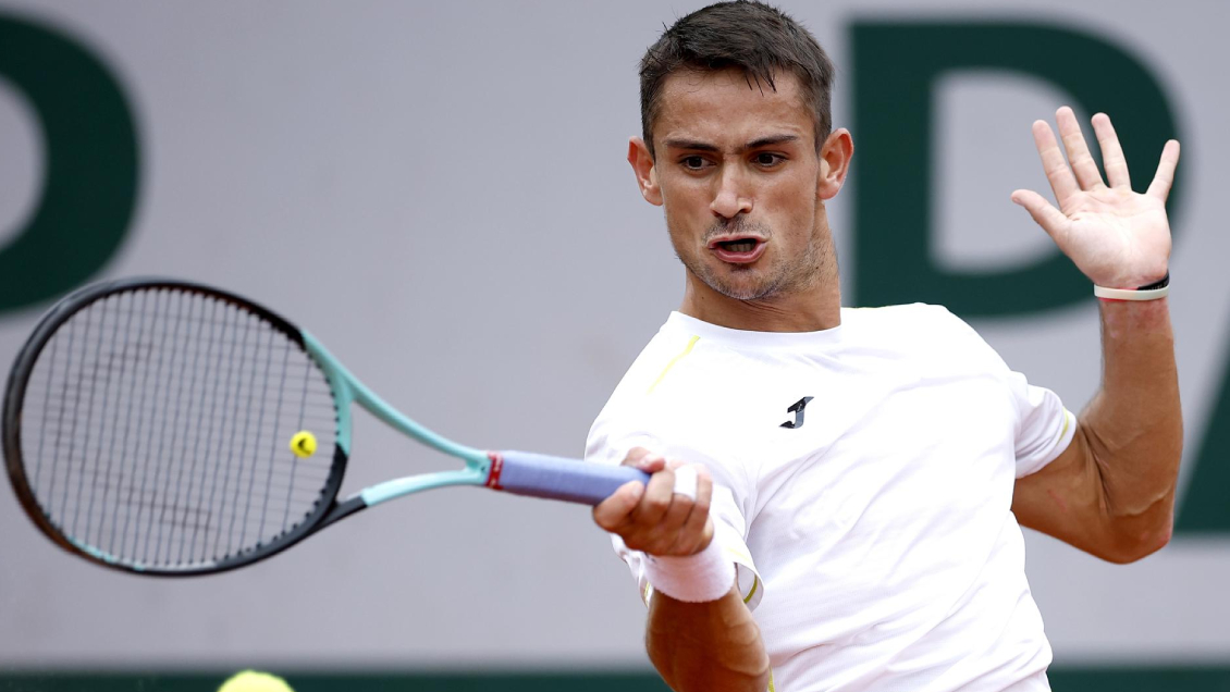Argentino Navone se deshizo de Carreño y sigue con vida en Roland Garros