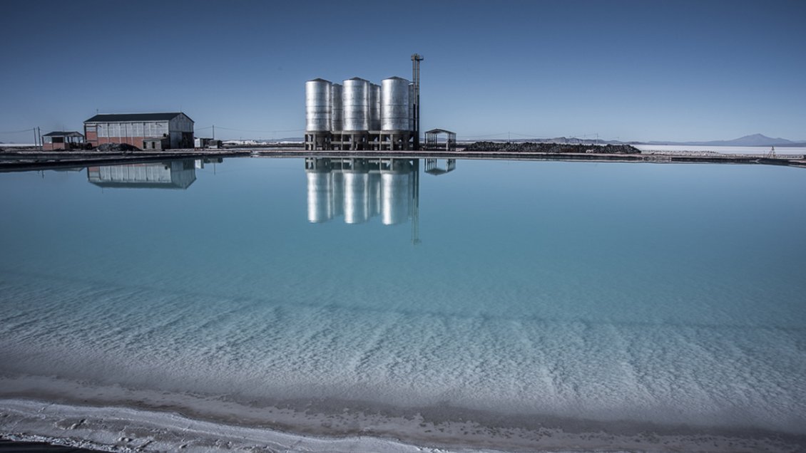 Diputado oficialista presentó denuncia penal por acuerdo SQM-Codelco para explotar litio