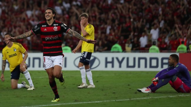   [VIDEO] Pedro aprovechó serio error defensivo de Millonarios y abrió la cuenta para Flamengo 