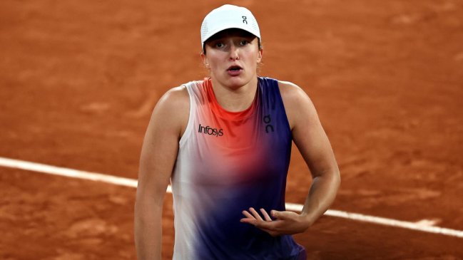 Swiatek reaccionó a tiempo y eliminó a Osaka de Roland Garros
