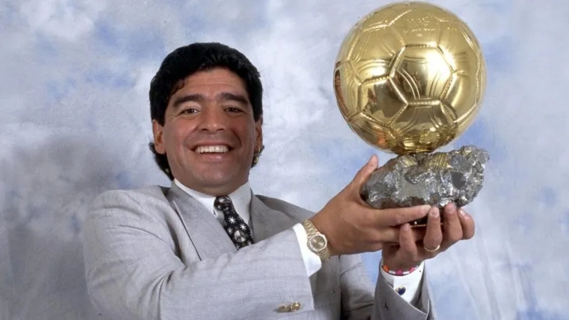 Tribunal francés da luz verde a la subasta del Balón de Oro de Maradona