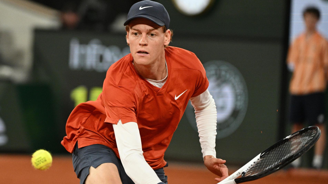 Sinner cosechó su décima victoria al hilo en Grand Slam y avanzó en Roland Garros