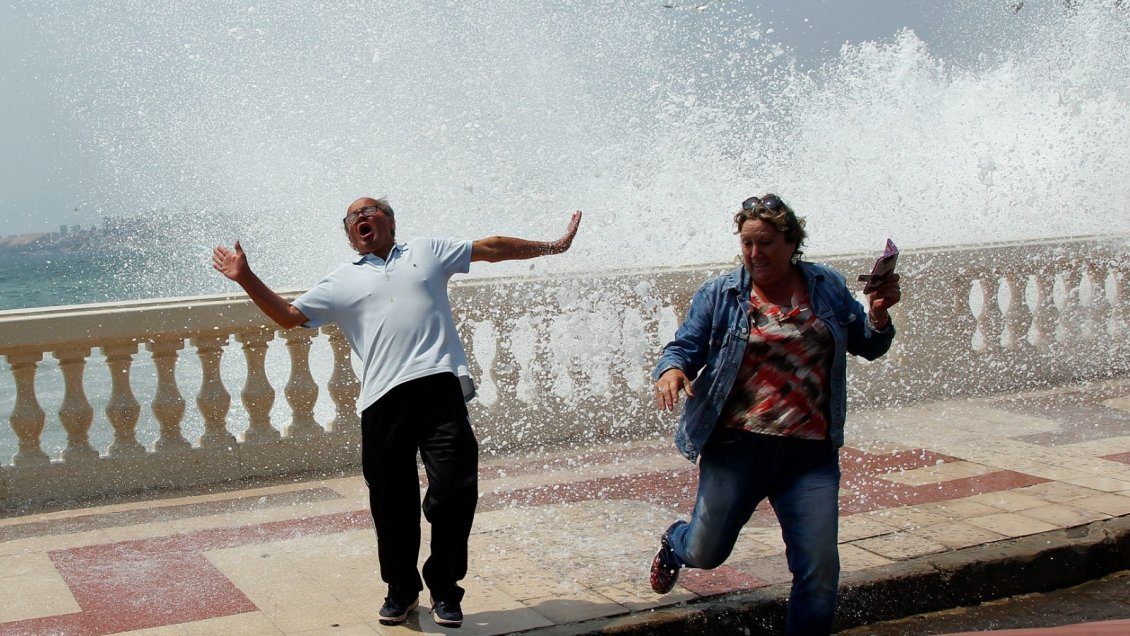 Avisan nuevas marejadas en las costas de Chile