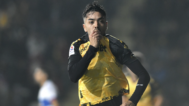 Coquimbo Unido se mantuvo a la caza de la U tras superar a la UC