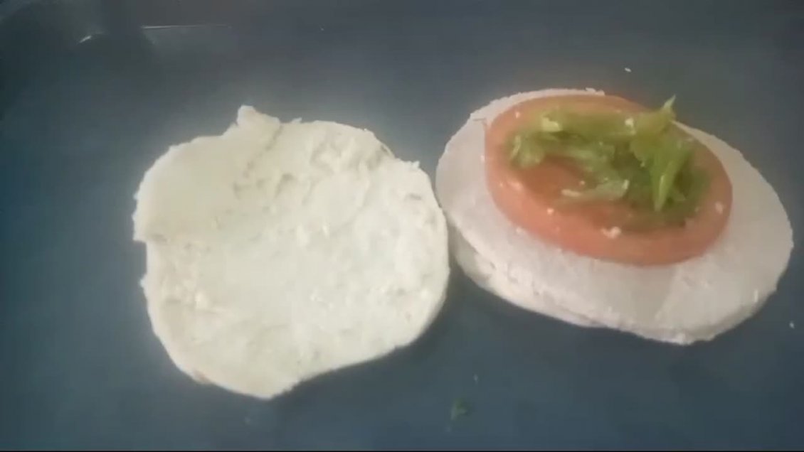 Denuncian que estudiantes del Maule recibieron chacarero sin carne para el Día del Alumno