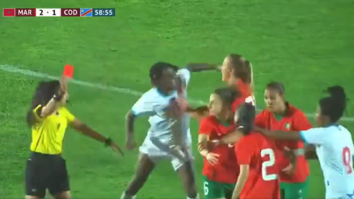 [VIDEO] Futbolista congoleña agredió con brutal puñetazo a su rival en un amistoso