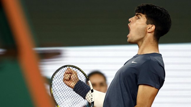   Alcaraz venció a Tsitsipas y concretó cómodo avance a semifinales de Roland Garros 