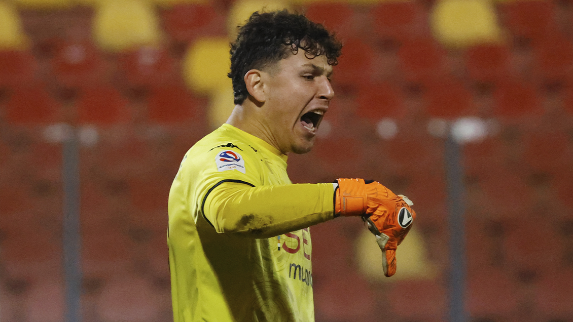 [VIDEO] Martín Ballesteros debutó en el profesionalismo y atajó un penal a La Calera