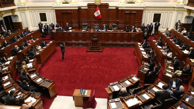 Congreso de Perú aprobó reforma de pensiones en medio de polémica sesión
