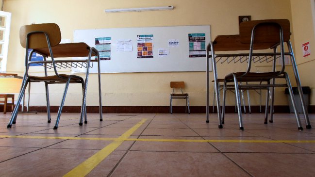   Temuco: 7 de cada 10 personas están de acuerdo con instalar detectores de metales en colegios 