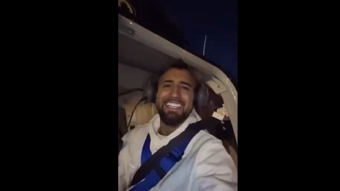 Arturo Vidal aprovechó sus vacaciones y viajó en helicóptero por los cielos de Nueva York