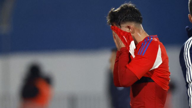 Felipe Loyola acudió a realizarse exámenes con su tobillo inmovilizado