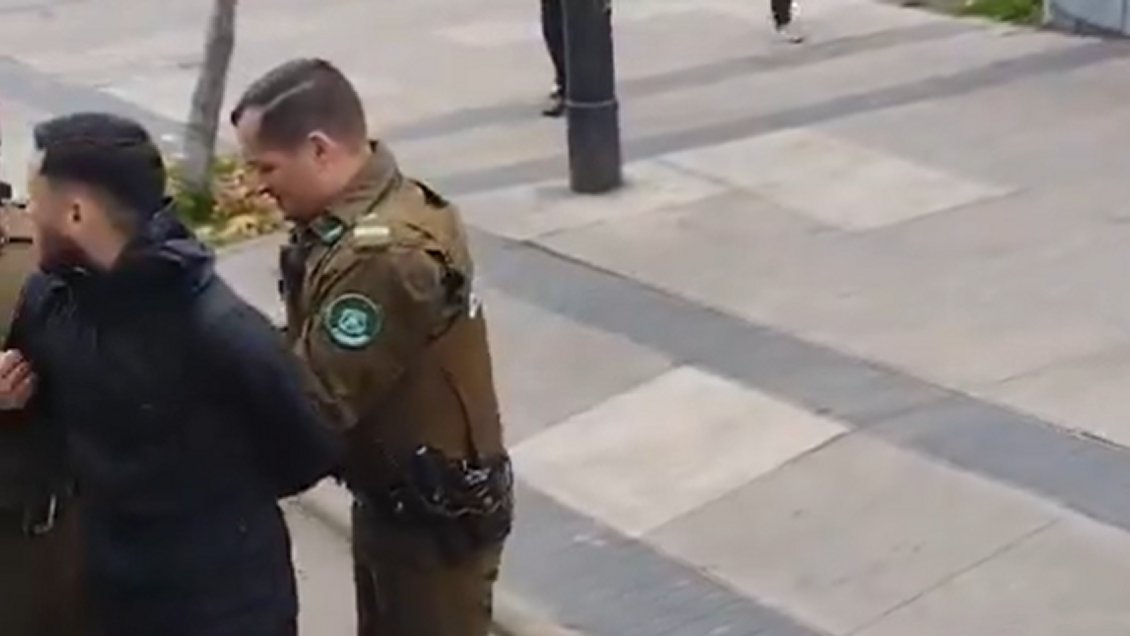 Pasajeros retuvieron a hombre acusado de robo en micro en Viña