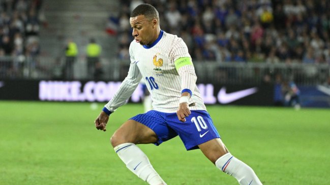 Mbappé entrenó al margen en práctica de Francia abierta al público