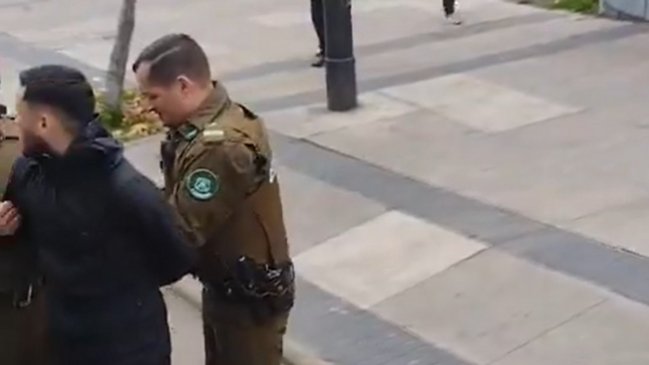 Pasajeros retuvieron a hombre acusado de robo en micro en Viña