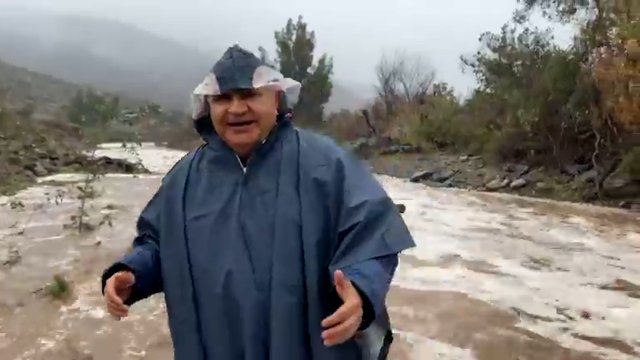 [Video] Alcalde de Punitaqui fue alcanzado por el agua de estero