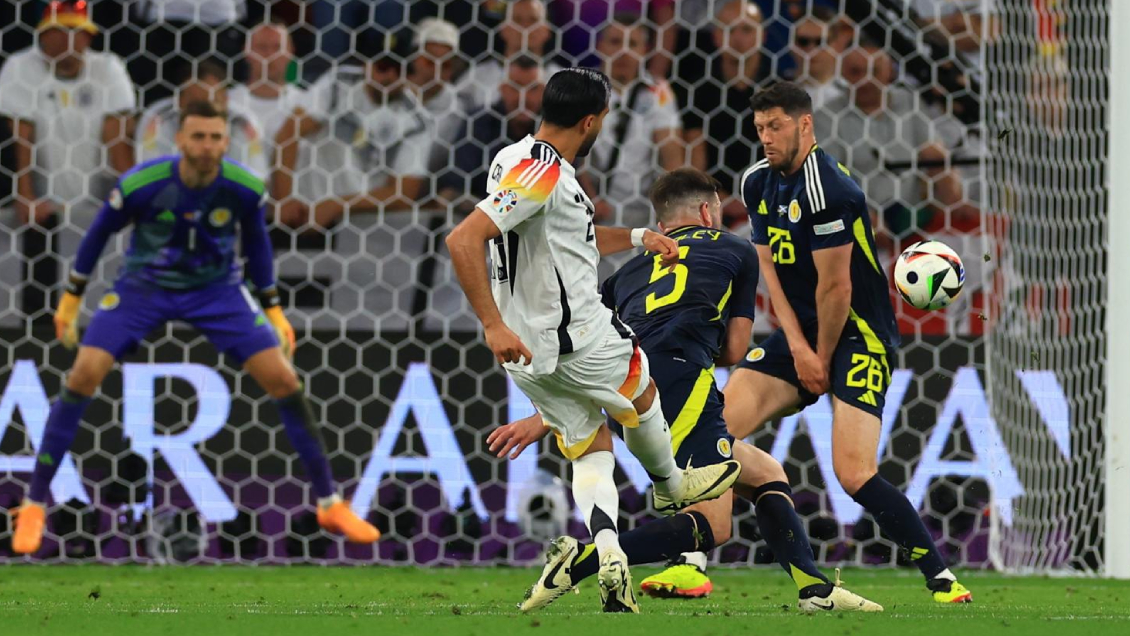 [VIDEO] Emre Can cerró la clara victoria de Alemania sobre Escocia