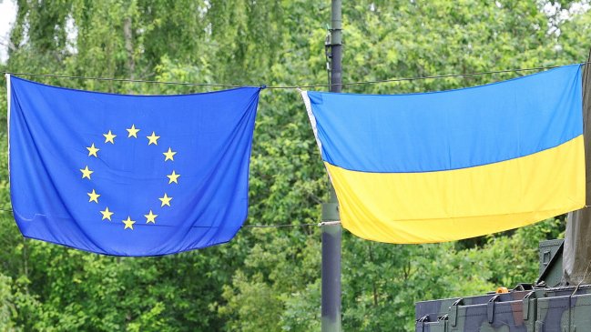  UE acordó iniciar negociaciones de adhesión con Ucrania y Moldavia  