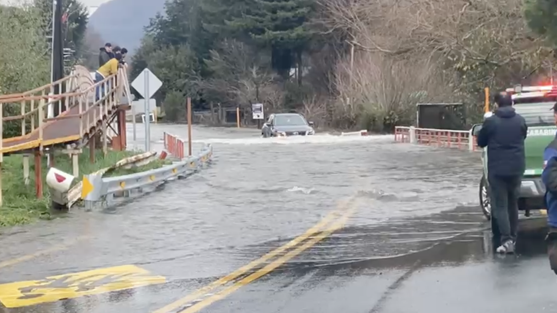Declaran alerta roja en Curarrehue por desborde del Río Trancura