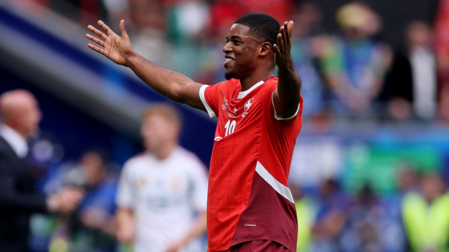 [VIDEO] Lo revisó el VAR: Duah abrió la cuenta para Suiza frente a Hungría en la Eurocopa