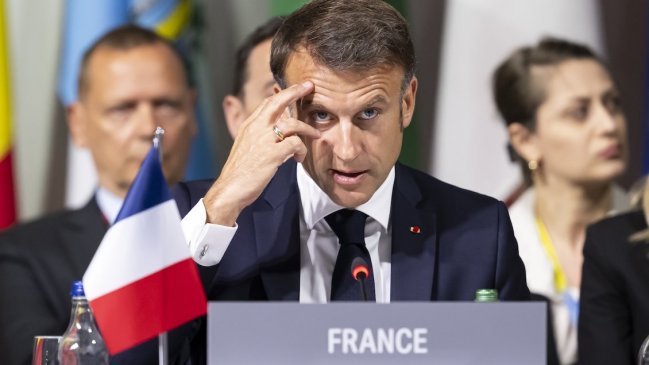   Macron prepara medidas sociales ante amenaza de derrota electoral 