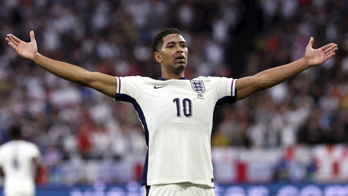 [VIDEO] Jude Bellingham adelantó a Inglaterra frente a Serbia con un cabezazo letal