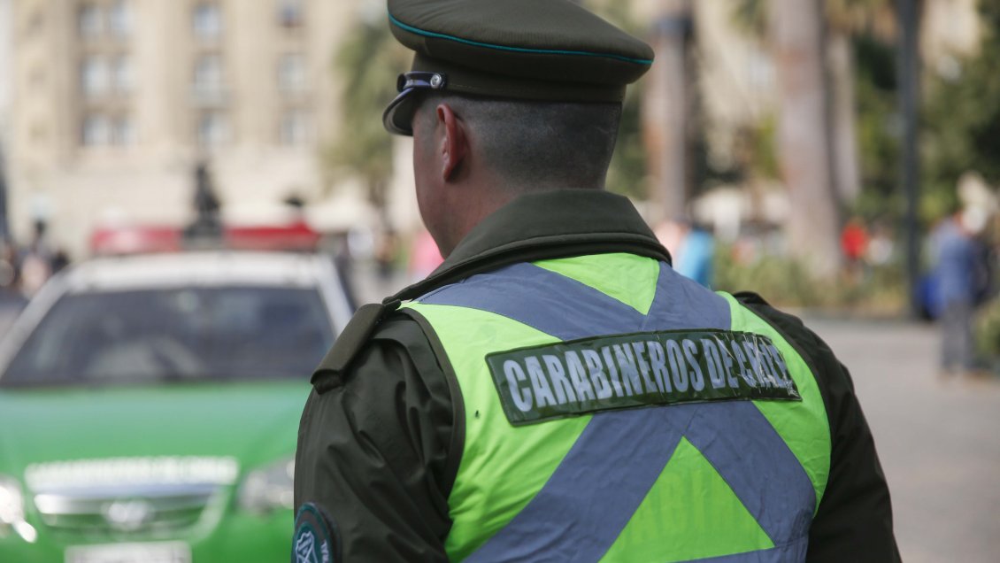 Persecución policial en Puente Alto dejó dos carabineros heridos y tres casas con daños