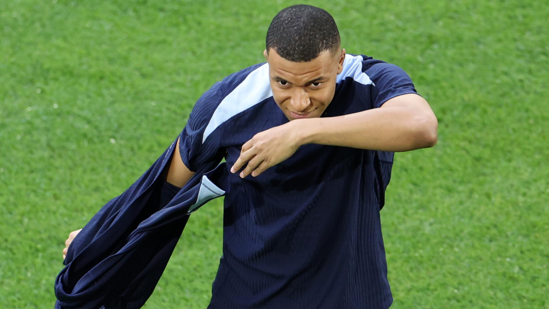 [VIDEO] Mbappé enloqueció a un grupo de niños antes del debut de Francia en la Eurocopa