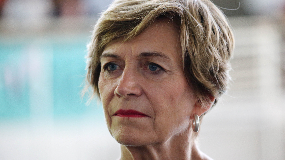 Matthei interpuso una querella contra quienes rociaron con bencina al director de Liceo Lastarria