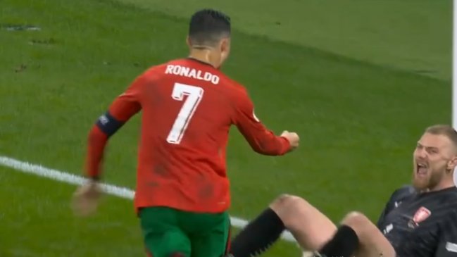   [VIDEO] Cristiano le gritó en la cara al arquero de República Checa el agónico gol de Portugal 