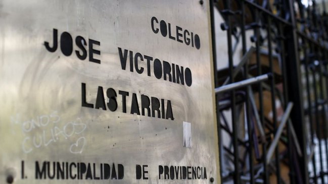   Colegio de Profesores apoyó querella por agresión al director del Lastarria 
