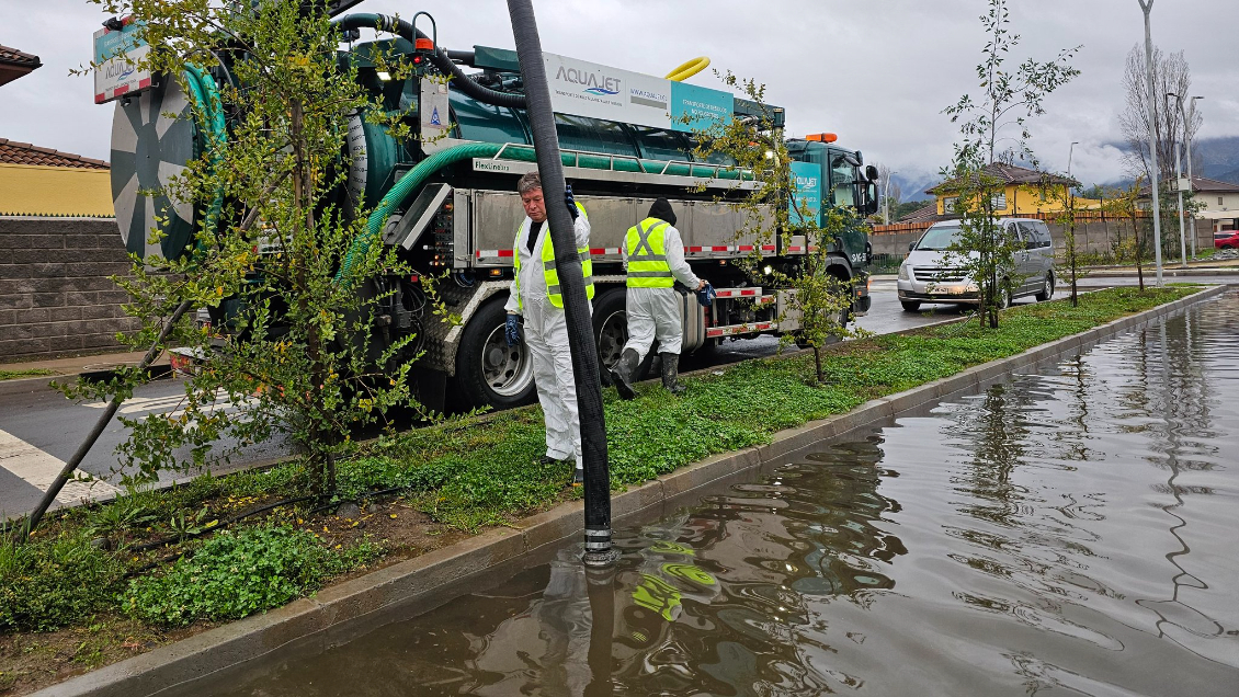 Casas entregadas el 2022 se inundaron en Isla de Maipo tras las lluvias