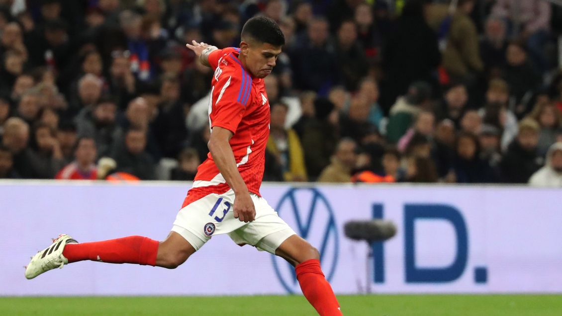 Pavez tras heredar número de Medel: Me felicitó y dijo que me lo merecía