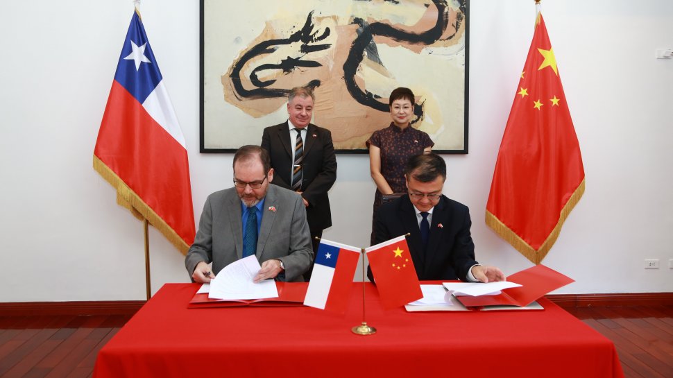 Embajada de Chile firmó importante convenio cultural con barrio clave para el sector en Beijing