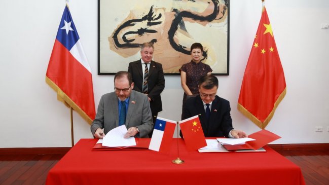 Embajada de Chile firmó importante convenio cultural con barrio clave para el sector en Beijing