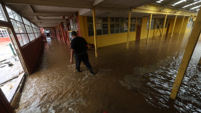   Más de 500 recintos educacionales presentan daños tras las lluvias 