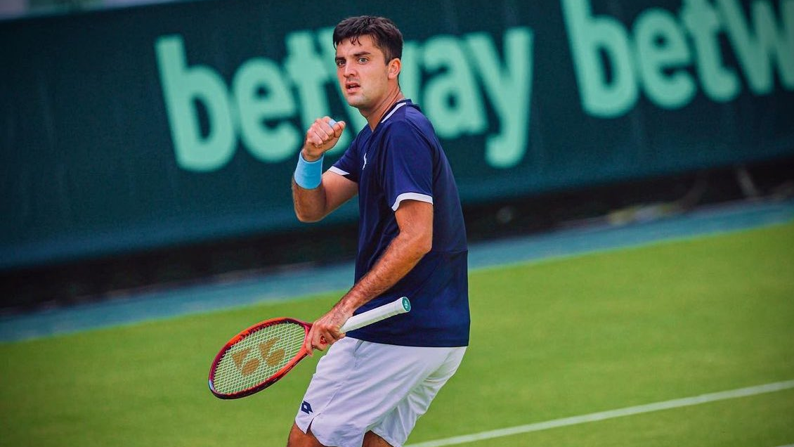 Tomás Barrios se sobrepuso a un difícil inicio y avanzó en la qualy de Wimbledon