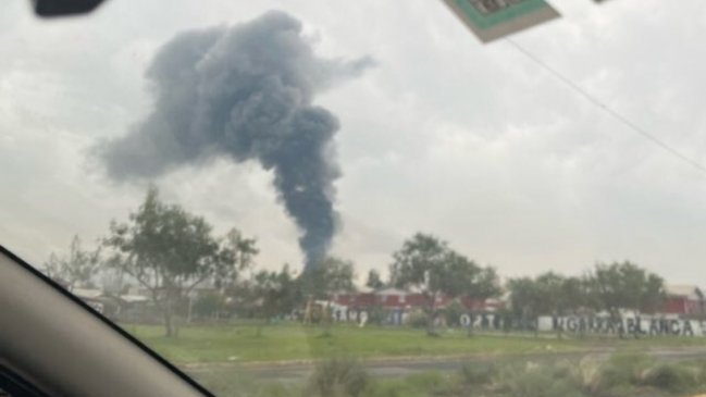  Incendio de grandes proporciones afecta a varias fábricas en La Pintana  