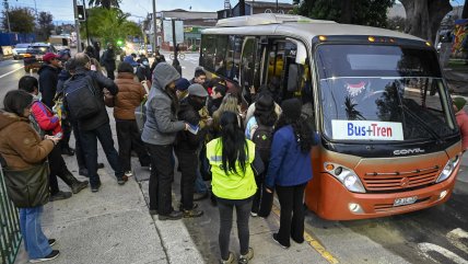   Buses acarrean a pasajeros del tren en Valparaíso ante paro de maquinistas 
