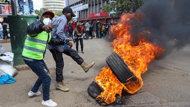   Asalto al Parlamento sume a Kenia en el caos por una polémica alza de impuestos 