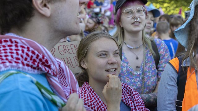 [Fotos] Greta Thunberg, Detenida Tras Participar En Una Manifestación ...