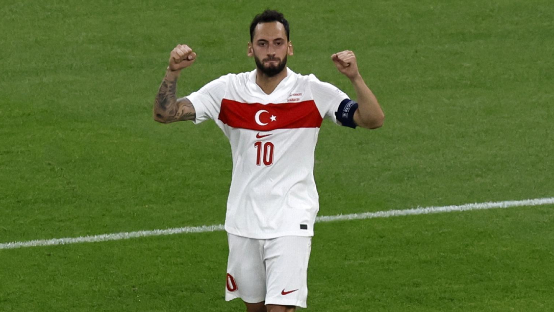[VIDEO] Calhanoglu puso en ventaja a Turquía en su crucial partido con República Checa