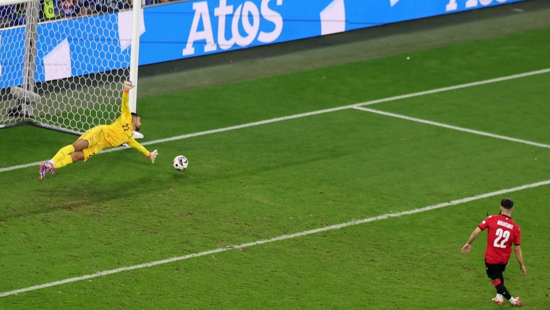 [VIDEO] Mikautadze amplió la ventaja de Georgia ante Portugal con certero penal