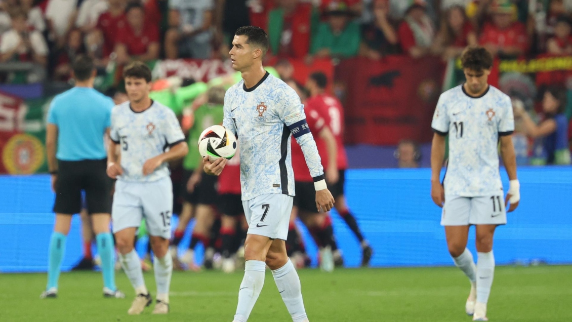 [VIDEO] Hincha sufrió dura caída por querer saludar a Cristian Ronaldo