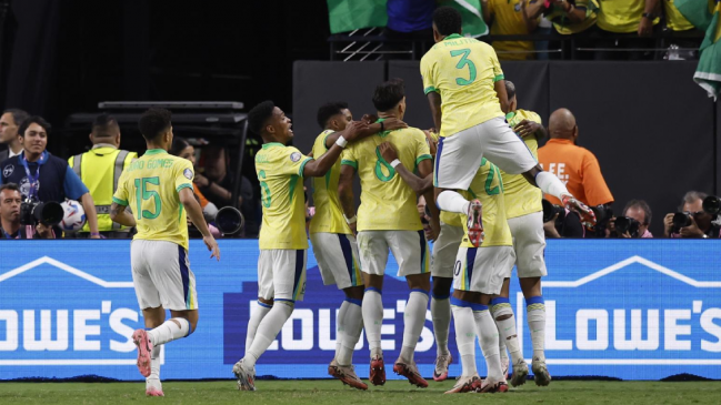   Brasil despertó en la Copa América con una goleada que condenó a Paraguay 