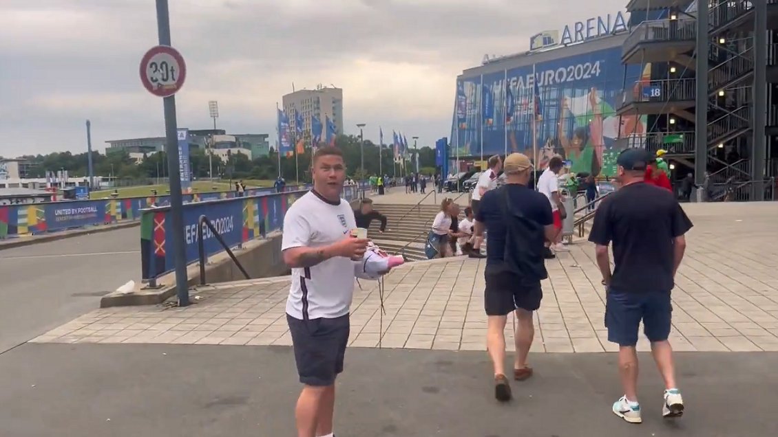 Hinchas ingleses celebraron gol de Bellingham cuando ya se iban del estadio